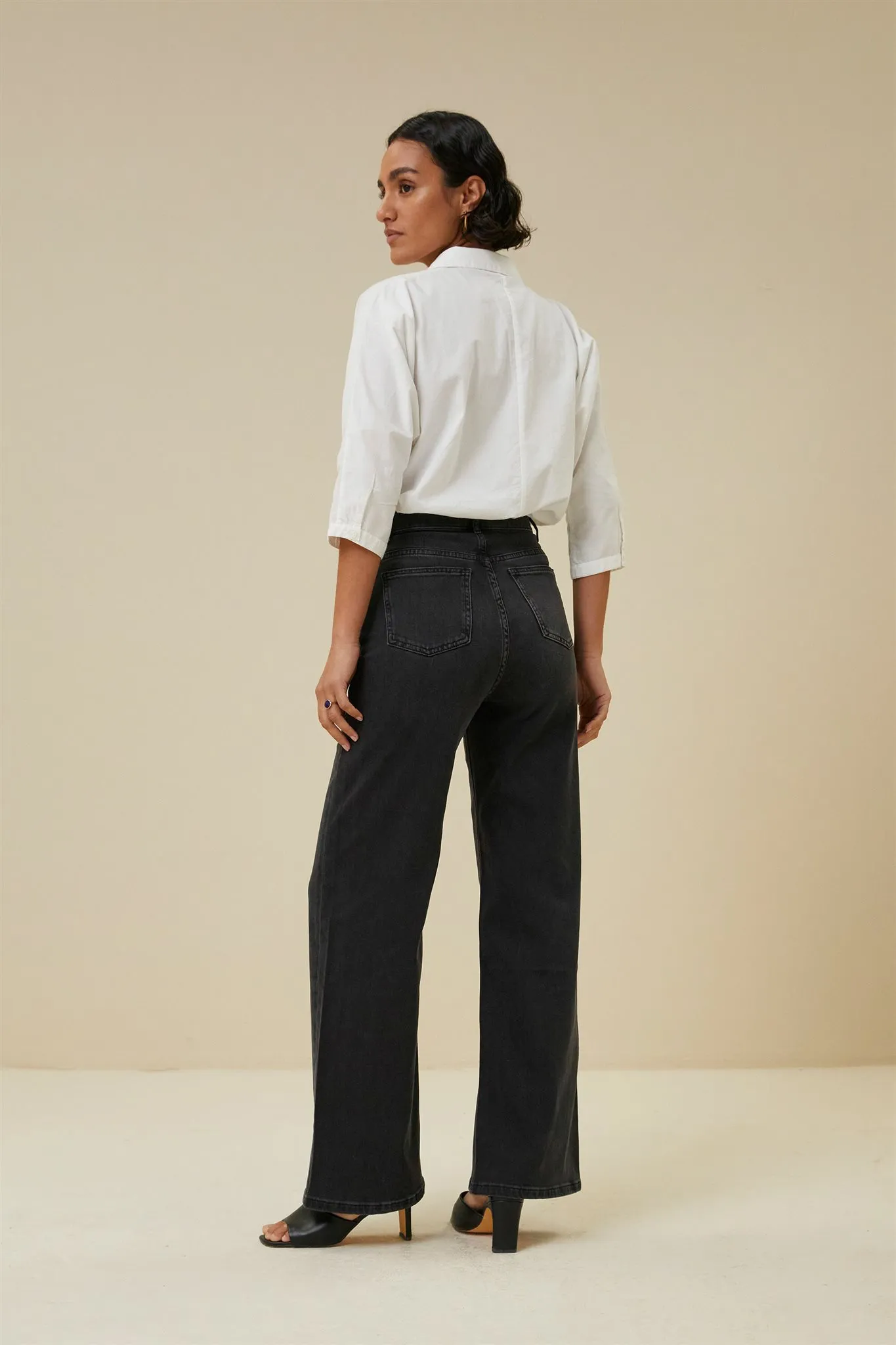 Lina jb Pant