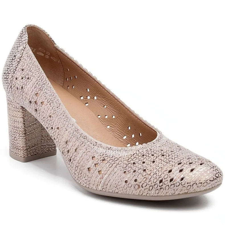 Marco Shoes Beige pumps met perforatie voor een bredere voet
